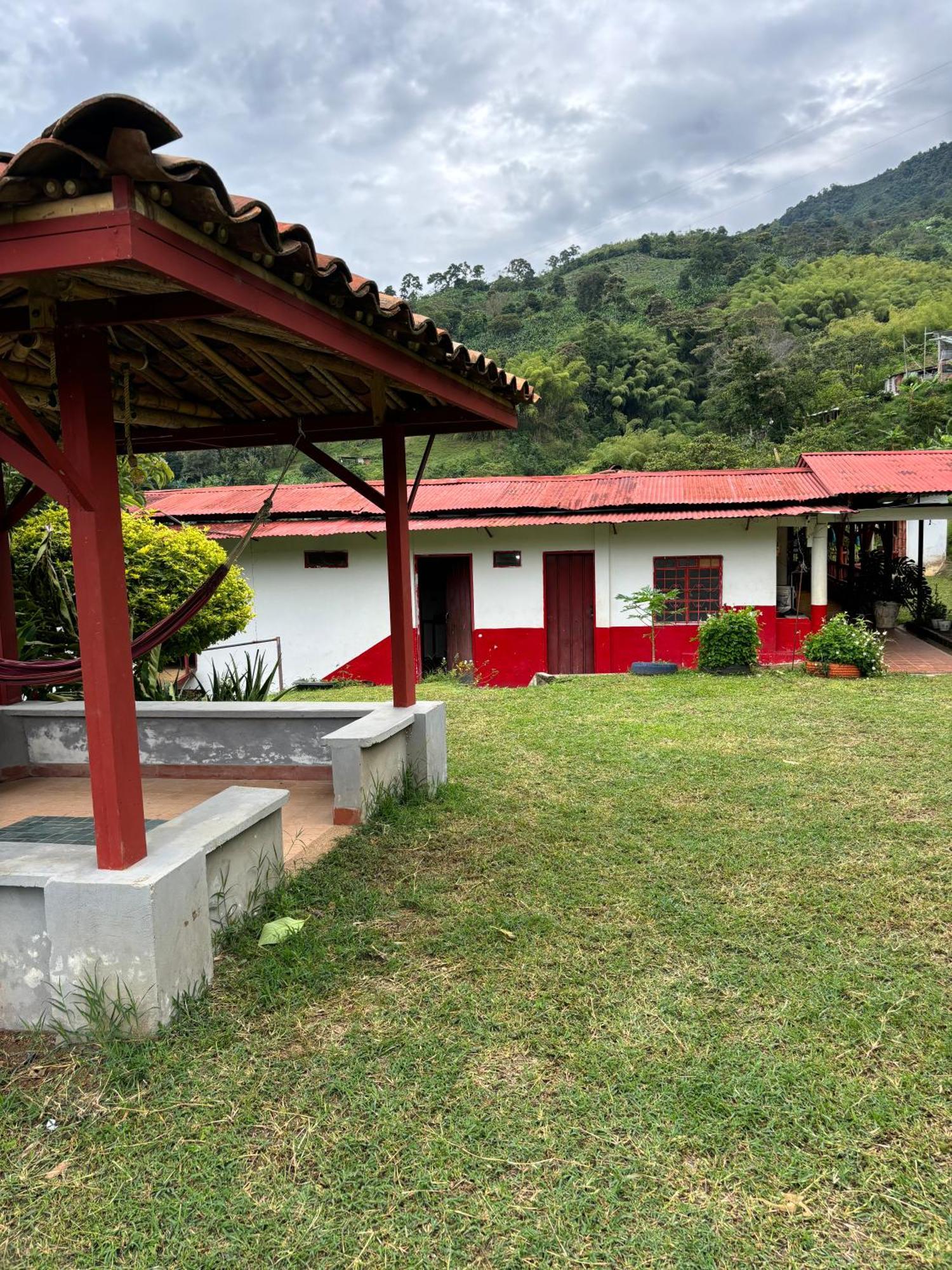 農家樂 La Macarena By Welttisch Genova (Quindio)